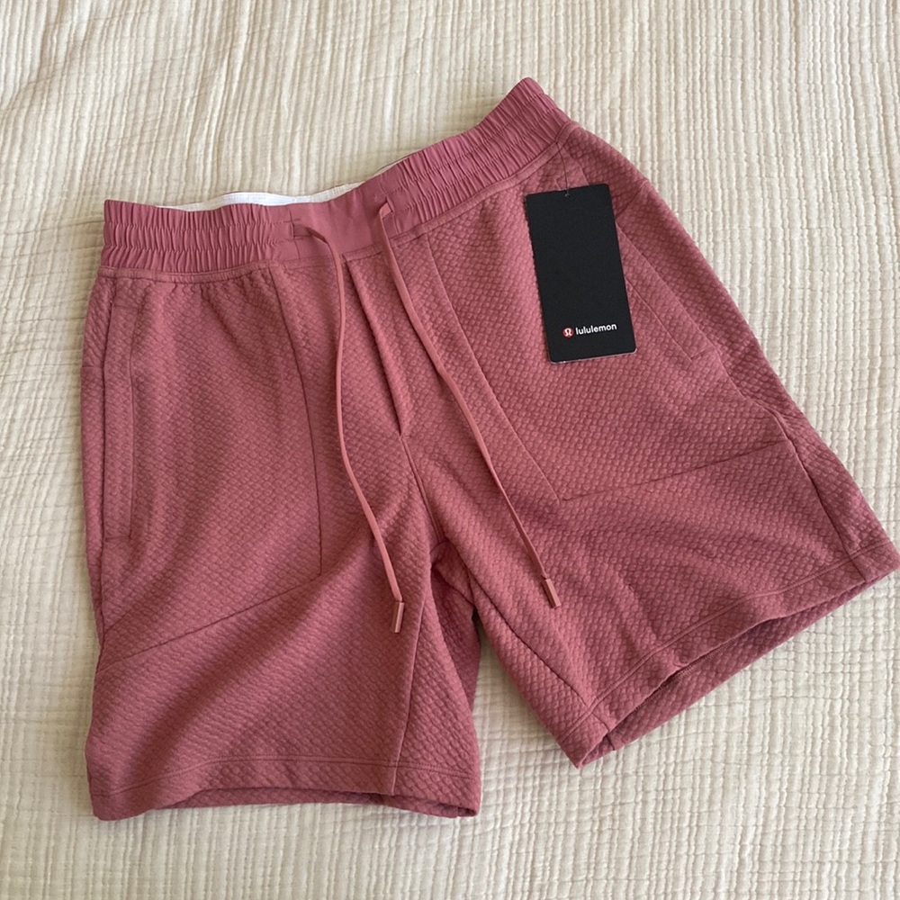 Lululemon Men’s At Ease Short 7” Size Medium